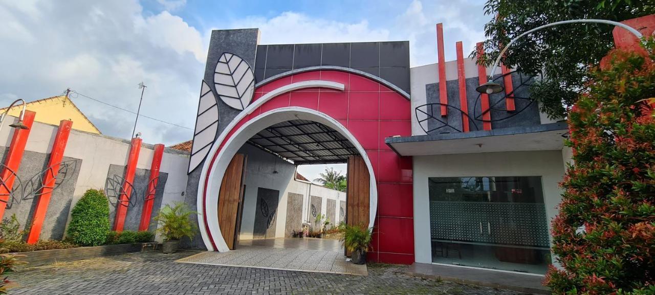 Oyo 90831 Hotel Gardenia Prambanan Yogyakarta Exterior photo