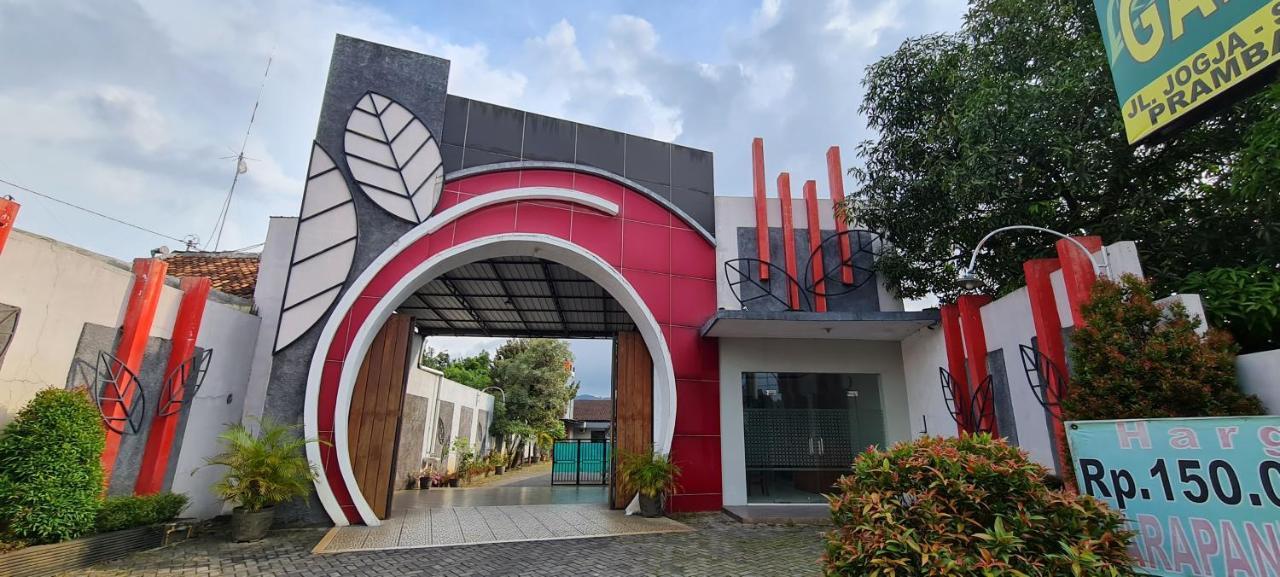 Oyo 90831 Hotel Gardenia Prambanan Yogyakarta Exterior photo