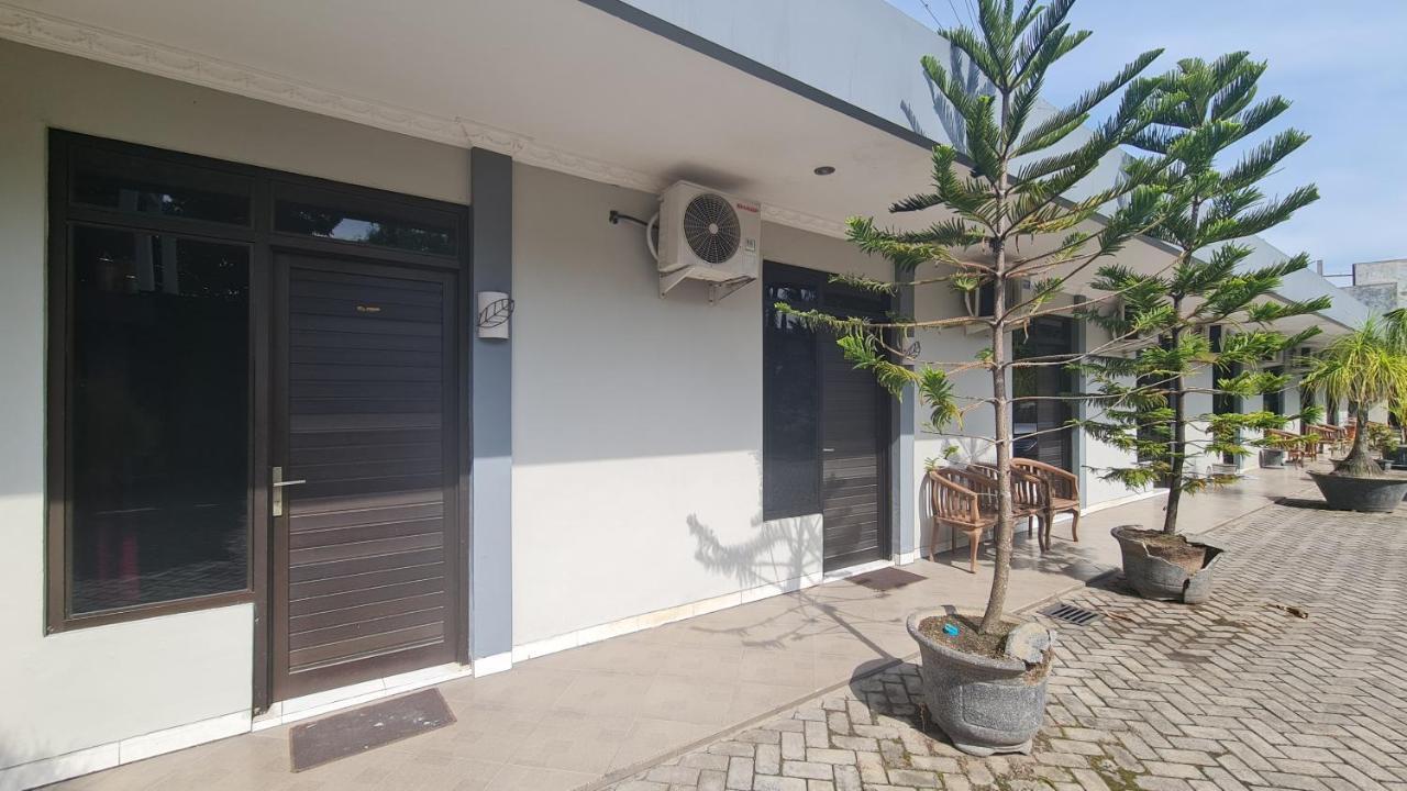 Oyo 90831 Hotel Gardenia Prambanan Yogyakarta Exterior photo