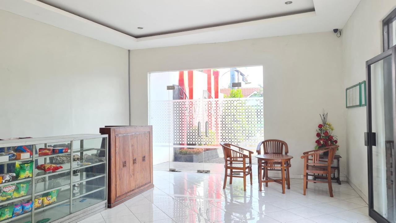 Oyo 90831 Hotel Gardenia Prambanan Yogyakarta Exterior photo