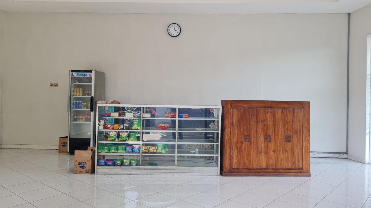 Oyo 90831 Hotel Gardenia Prambanan Yogyakarta Exterior photo