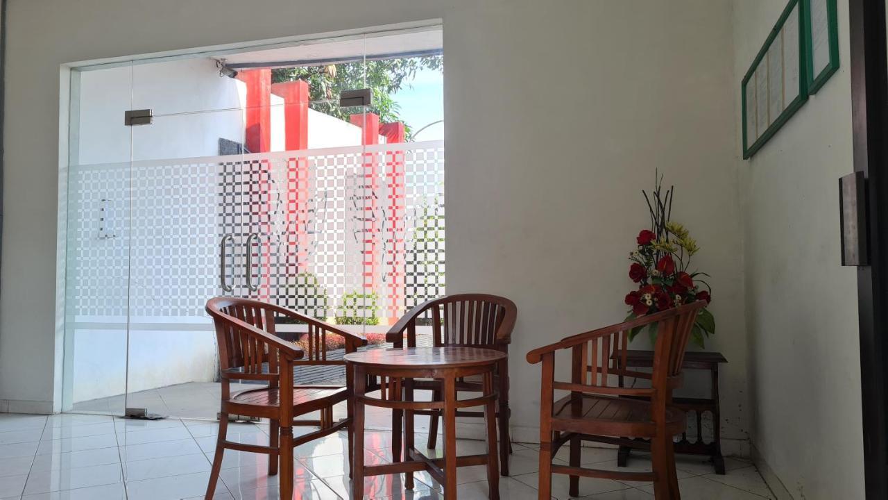 Oyo 90831 Hotel Gardenia Prambanan Yogyakarta Exterior photo