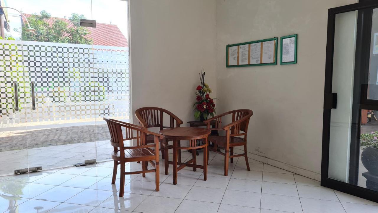 Oyo 90831 Hotel Gardenia Prambanan Yogyakarta Exterior photo