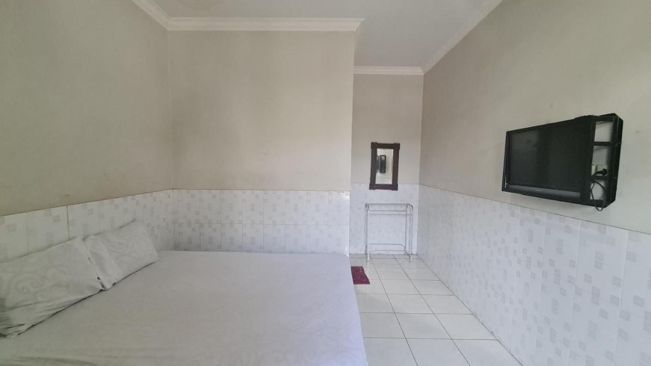 Oyo 90831 Hotel Gardenia Prambanan Yogyakarta Exterior photo